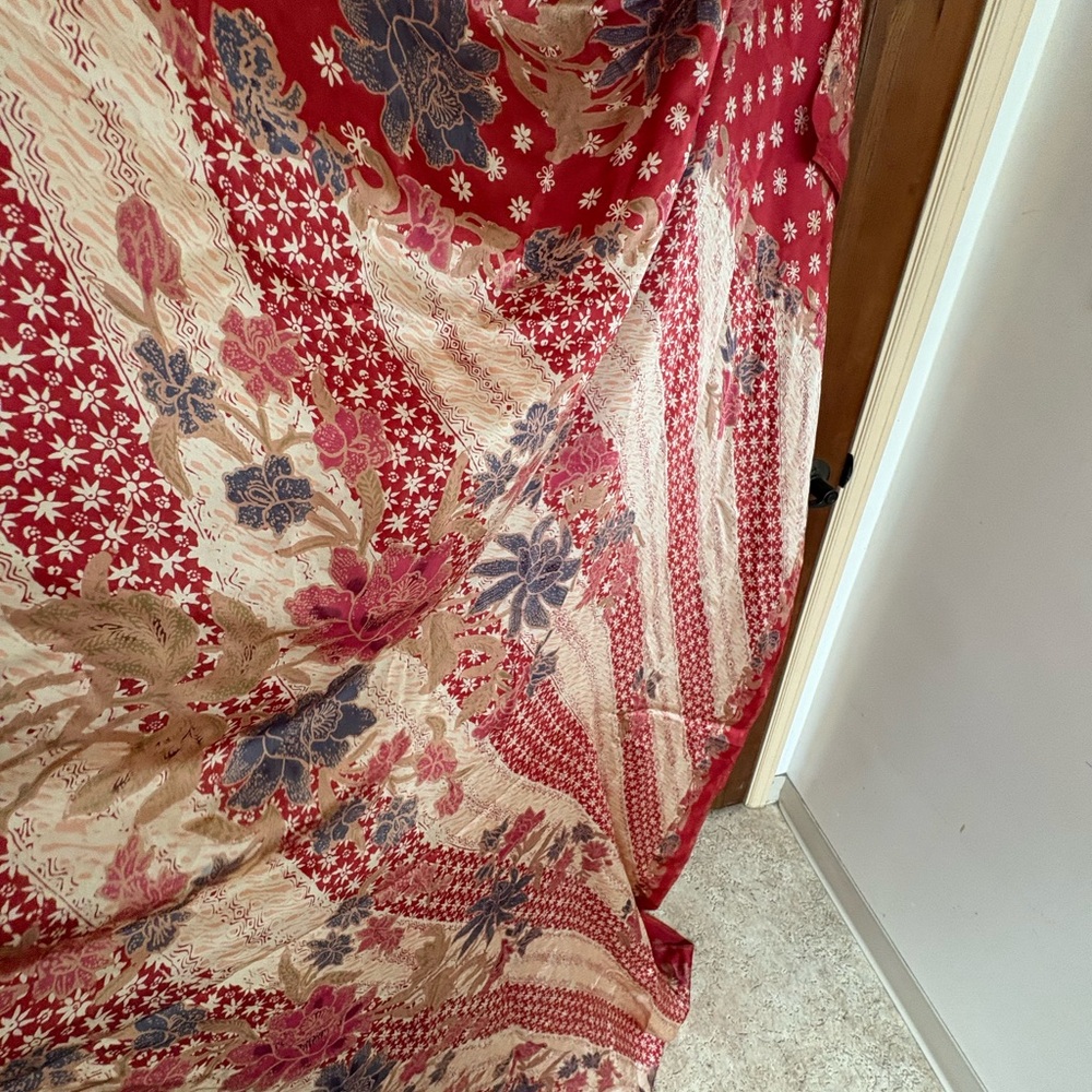 Silk hand printed batik wrap/ pareo. - Picture 4 of 4